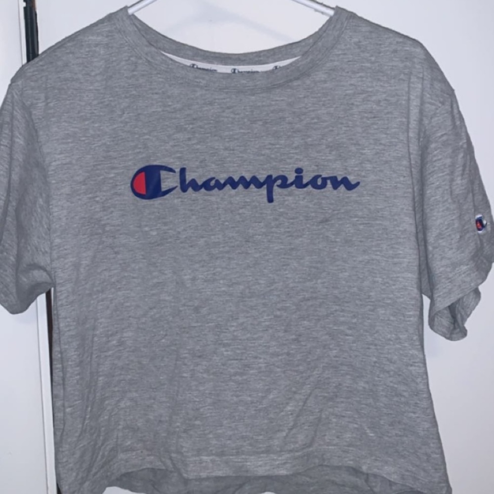 Cropped Grey Champion T-shirt
